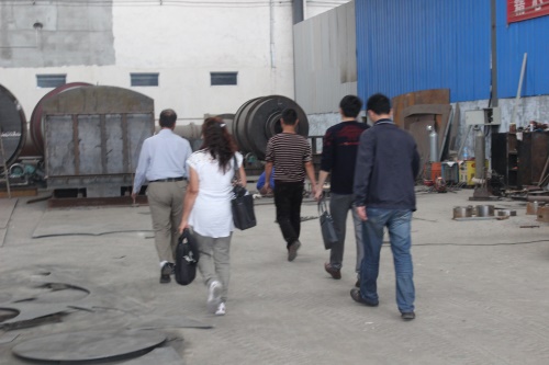 外國人參觀烘幹機