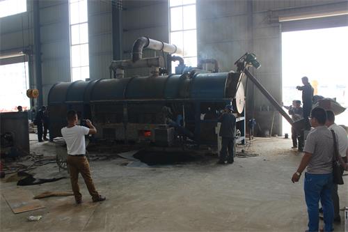 環保單位來廠(chǎng)參(cān)觀玉米稭稈炭化機試機